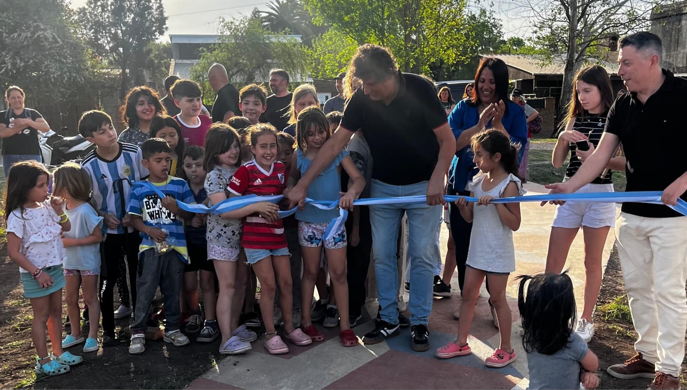 Santacroce inauguró una nueva plaza en Zona 8: "Es un placer seguir construyendo"